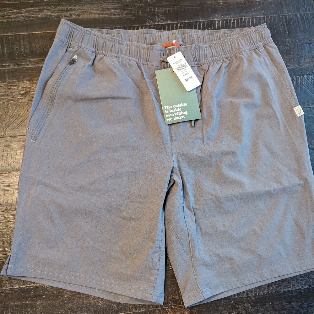 Men's NWT L.L. Bean Shorts Size Medium